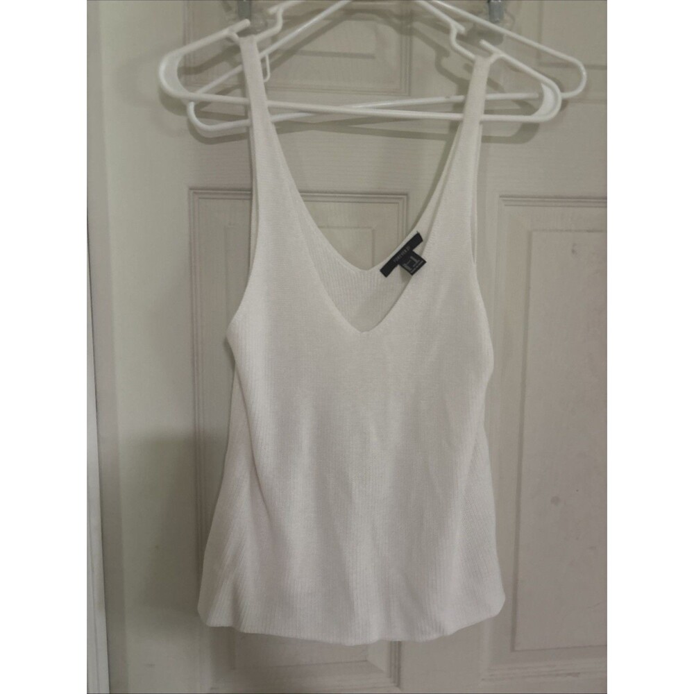 Forever 21. Medlum Top Tank V-neck